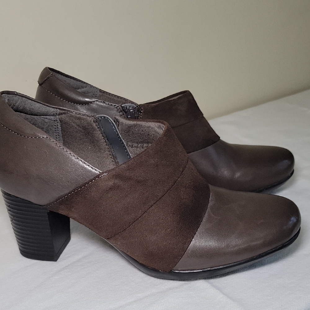 Clarks‎ Bendables Brown Leather/Suede Ankle Booties 9.5